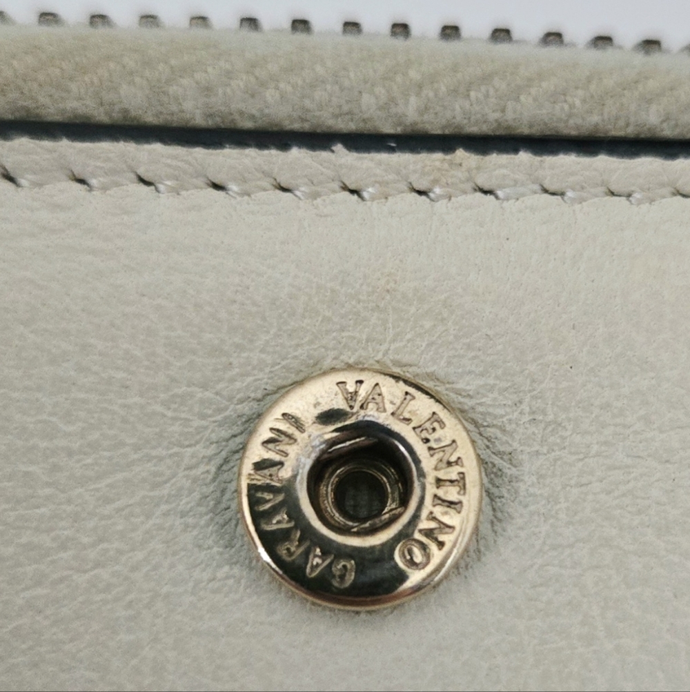 Authentic VALENTINO Garavani Cream Rockstud Bifold Wallet Clutch Leather - Picture 8 of 10